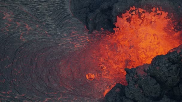 Vista aérea tierras poder naturalezas furia lava fundida — Vídeo de stock