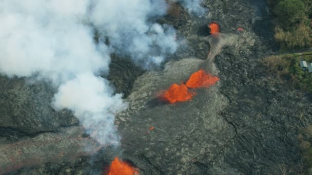 Widok z lotu ptaka zniszczony krajobraz wulkan Kilauea Hawaje — Wideo stockowe