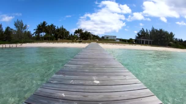 Jetty trópusi strand luxus üdülőhely Bahama-szigetek — Stock videók