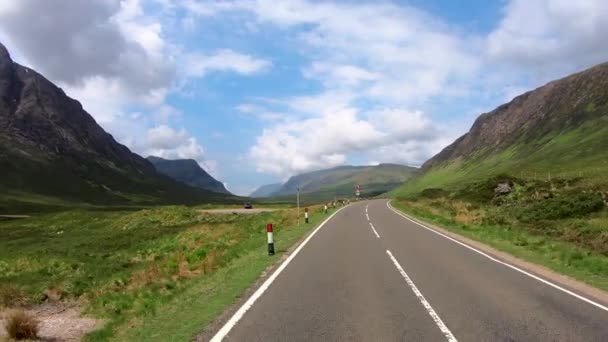 POV jazdy w Glencoe Scottish Highland A82 drogowego — Wideo stockowe