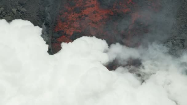 Vista aérea vermelho quente magma oceano vapor subindo — Vídeo de Stock