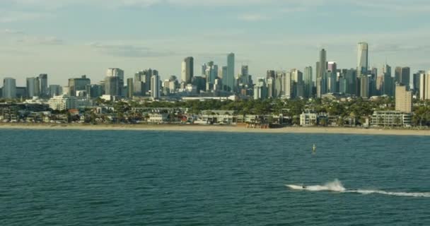 Vista aérea del atardecer Port Phillip Bay Melbourne CBD — Vídeos de Stock