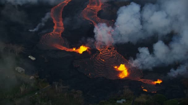 Aérea de magma volcánico destruyendo paisaje Kilauea Hawaii — Vídeo de stock