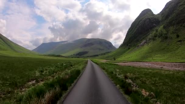 POV dysk Glen Etive dolina rzeki pustynia Szkocja — Wideo stockowe