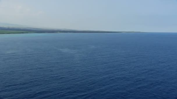 Aerial krajobraz morze widok stare wulkaniczne lawy przepływy Hawaje — Wideo stockowe