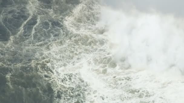 Vista aérea de nuvens de vapor tóxicas vulcânicas subindo — Vídeo de Stock