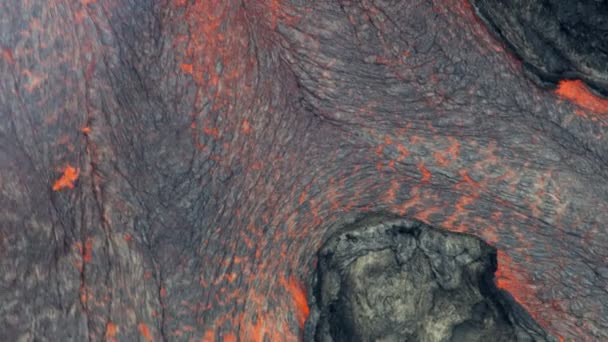 Widok z lotu ptaka rzeka czerwonej gorącej wulkanicznej magmy — Wideo stockowe