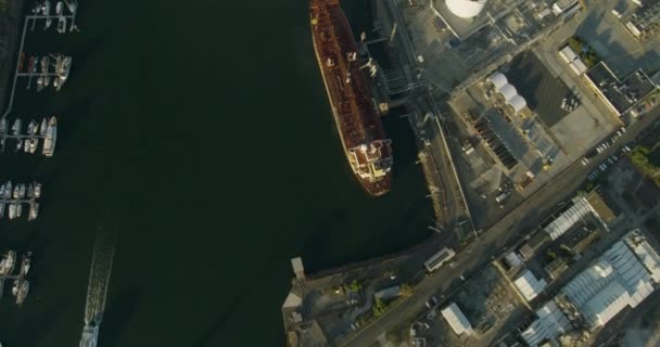 Aerial sunrise view tanker attraccata Yarra River Melbourne — Video Stock