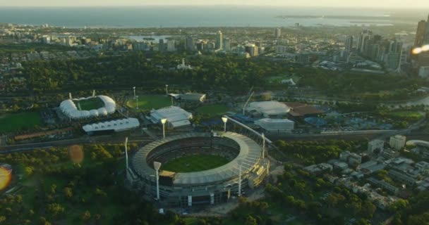 Widok Zachód Słońca Rozbłyskiem Słońca Melbourne Cricket Ground Przez Yarra — Wideo stockowe