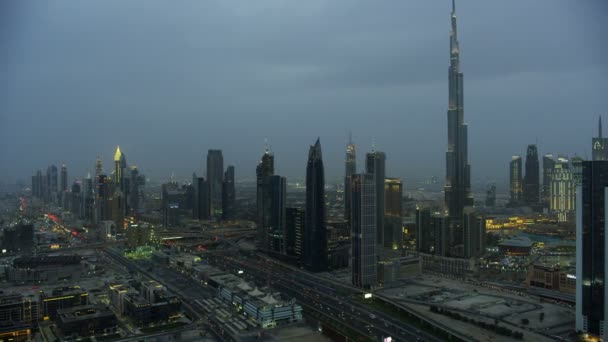 Letecký pohled Sheikh Zayed silniční soumrak Mrakodrapy Dubaj — Stock video