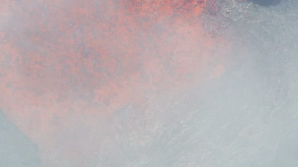 Fuentes de vista aérea de lava caliente roja natural — Vídeo de stock