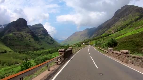 Glencoe Vadisi otobanı Büyük Britanya 'da POV manzaralı — Stok video