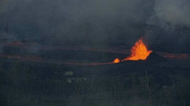 Vista aerea Kilauea lava vulcanica attivo fessure aperte — Video Stock