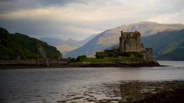 Eilean Donan castle Loch Duich Escocia — Vídeo de stock