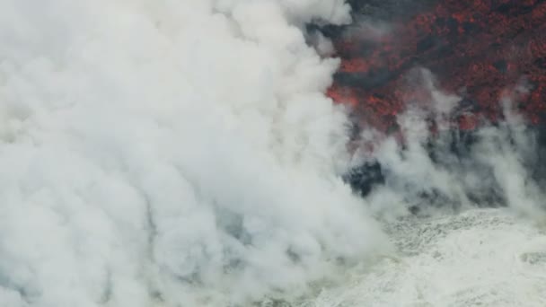 Vista aerea rosso caldo magma oceano vapore in aumento — Video Stock