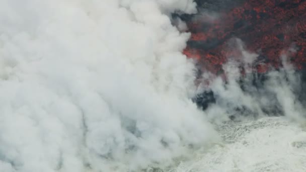 Luftaufnahme roter heißer Magma-Ozeandampf steigt auf — Stockvideo