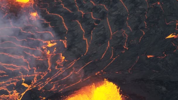 Flygfoto av naturligt rött varmflytande lava — Stockvideo