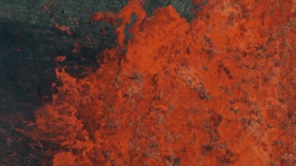 Vzdušný pohled na plyny vyvěrající přímo z magmatu — Stock video
