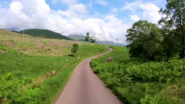 Glen Etive moorland 스코틀랜드 고지대를 운전하는 POV — 비디오