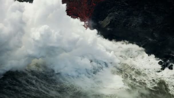 Luftaufnahme roter heißer Magma-Ozeandampf steigt auf — Stockvideo