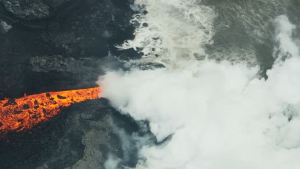 Letecký pohled červená horká magma oceán pára stoupá — Stock video