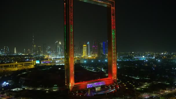 Luchtfoto verlicht uitzicht Dubai Frame Zabeel Park Verenigde Arabische Emiraten — Stockvideo