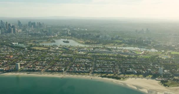 Luchtfoto bij zonsopgang Albert Park Melbourne meer — Stockvideo