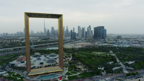 Flygfoto över Dubai Frame Zabeel Park Förenade Arabemiraten — Stockvideo