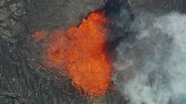 Lotnictwo wulkanicznej lawy niszczącej krajobraz Kilauea Hawaje — Wideo stockowe