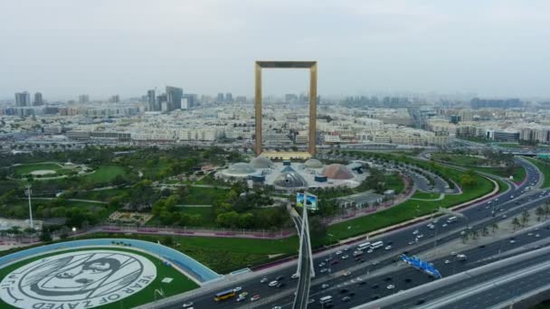 Flygfoto över Dubai Frame Zabeel Park Förenade Arabemiraten — Stockvideo