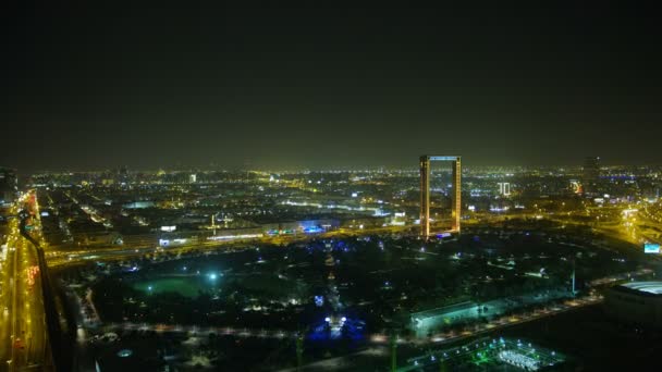 Luchtfoto verlicht uitzicht Dubai Frame Zabeel Park Verenigde Arabische Emiraten — Stockvideo