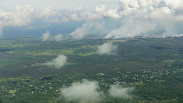 Luchtfoto Big Island open kloof vulkanische activiteit — Stockvideo