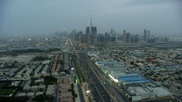 Vista aérea Sheikh Zayed road dusk Rascacielos Dubai — Vídeos de Stock