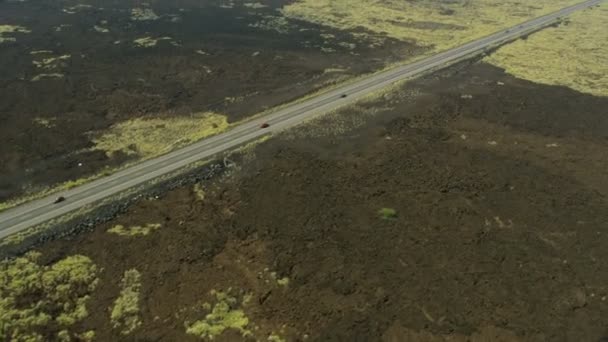 Vista aérea vehículo carretera lava roca Big Island — Vídeo de stock