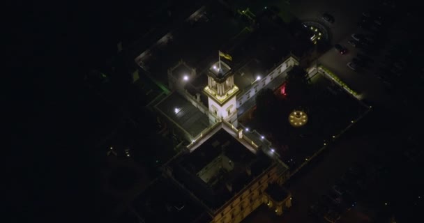 Luchtfoto nachtzicht Belvedere Tower Government House Melbourne — Stockvideo