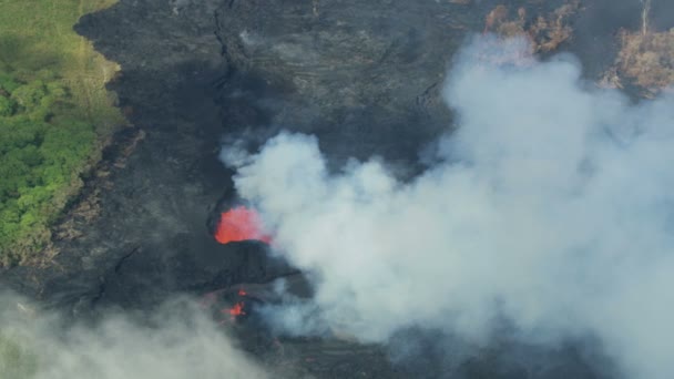 Letecký pohled na magma ničící krajinu Kilauea Hawaii — Stock video