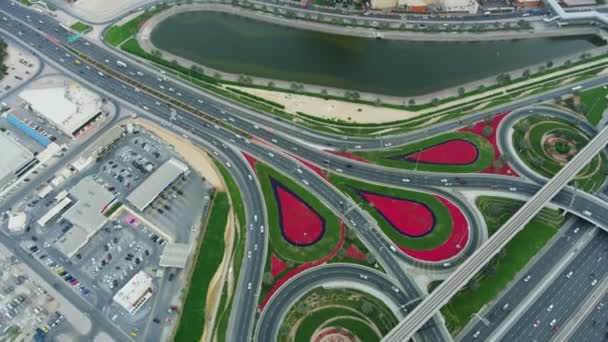 Gökyüzü şehri, Dubai Şeyh Zayed yoluna bakın. — Stok video