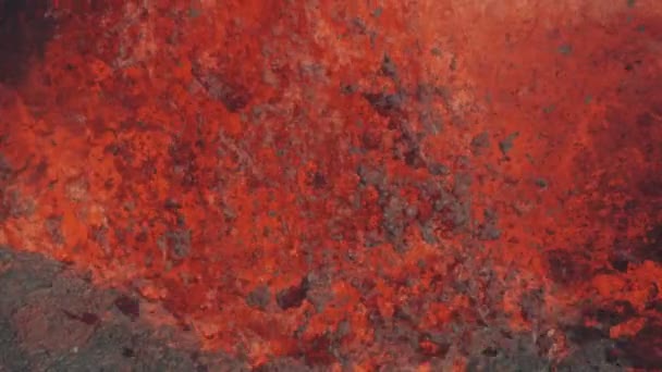 Vista aérea del poderoso volcán rojo magma caliente — Vídeo de stock