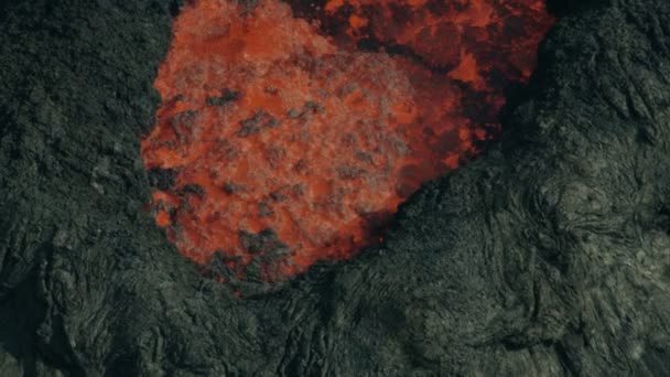 Letecký pohled červená horká roztavená láva výbuch sopky — Stock video
