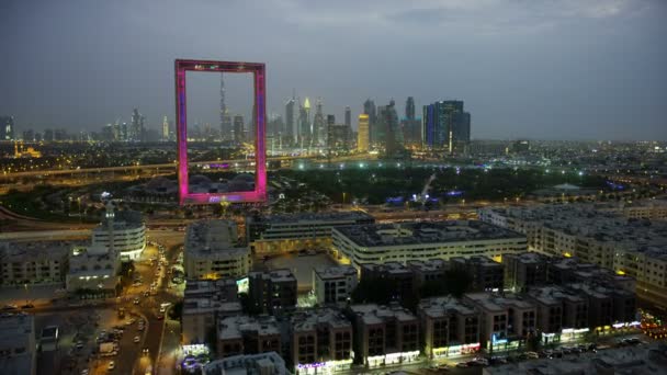 Letecký světelný výhled Dubai Frame Zabeel Park SAE — Stock video