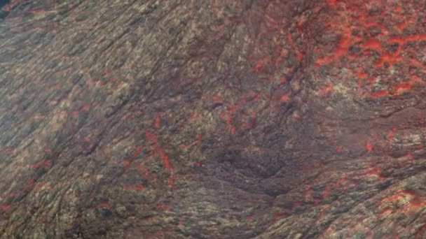 Vista aerea magma caldo che scorre dalla crosta terrestre — Video Stock