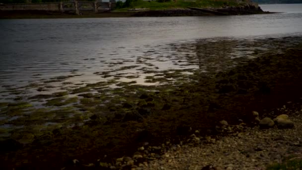 Vista del castillo de Eilean Donan del siglo XIII Escocia — Vídeo de stock