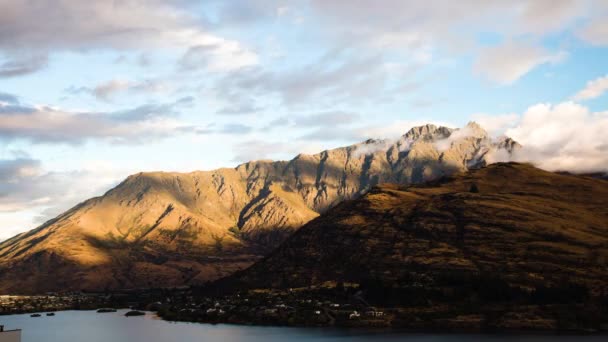 Queenstown timelapse cloud dscape view Southern Alps New Zealand — стокове відео