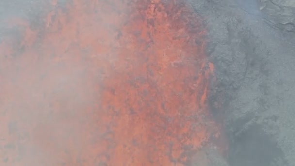 Luchtfoto rood heet magma van aardkorst — Stockvideo