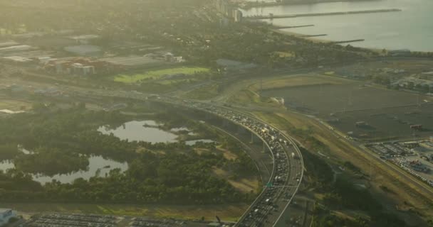 Αεροφωτογραφία ανατολή του ηλίου West Gate Αυτοκινητόδρομος ταξίδια Μελβούρνη — Αρχείο Βίντεο