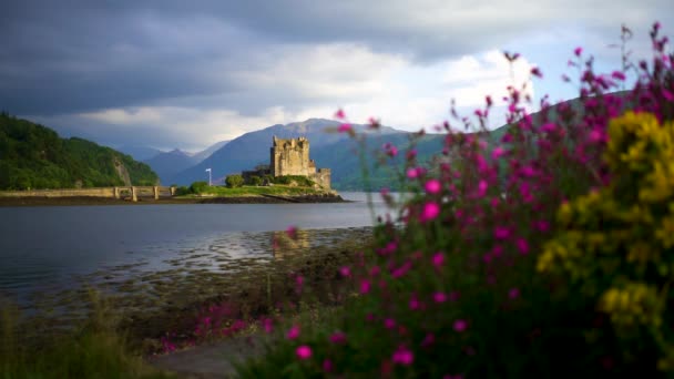 Eilean Donan 13世纪苏格兰城堡景观 — 图库视频影像