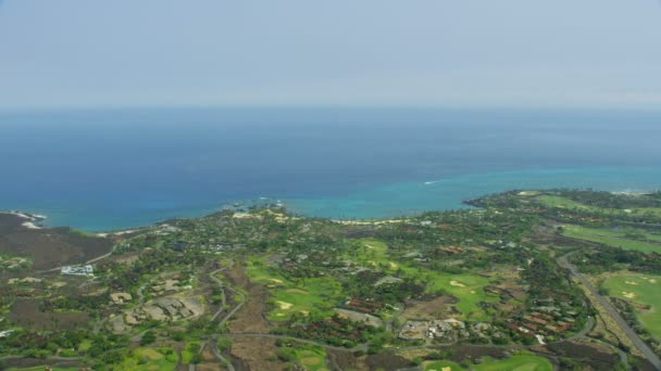 Flygfoto Kukio Point Park Hualalai golfklubb — Stockvideo