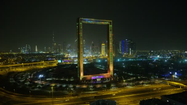 Luchtfoto verlicht uitzicht Dubai Frame Zabeel Park Verenigde Arabische Emiraten — Stockvideo