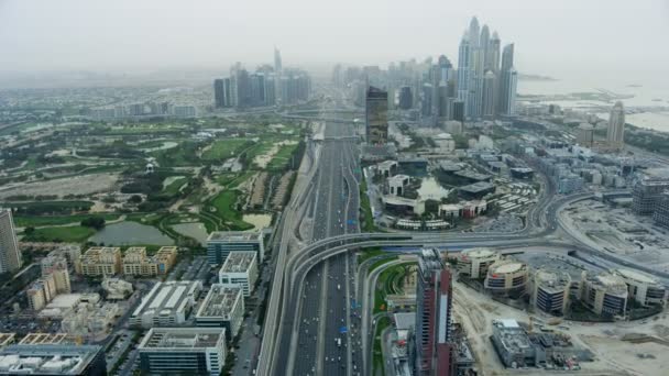 Widok z lotu ptaka Sheikh Zayed road city Drapacze chmur Dubaj — Wideo stockowe