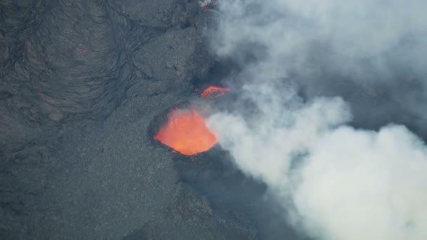 沸腾的火山红色热熔岩的空中视图 — 图库视频影像